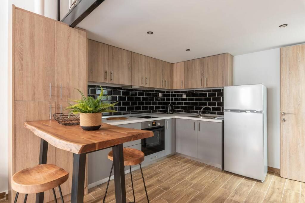 Industrial Loft Near Seaside W 200Mbps Apartment Солун Екстериор снимка