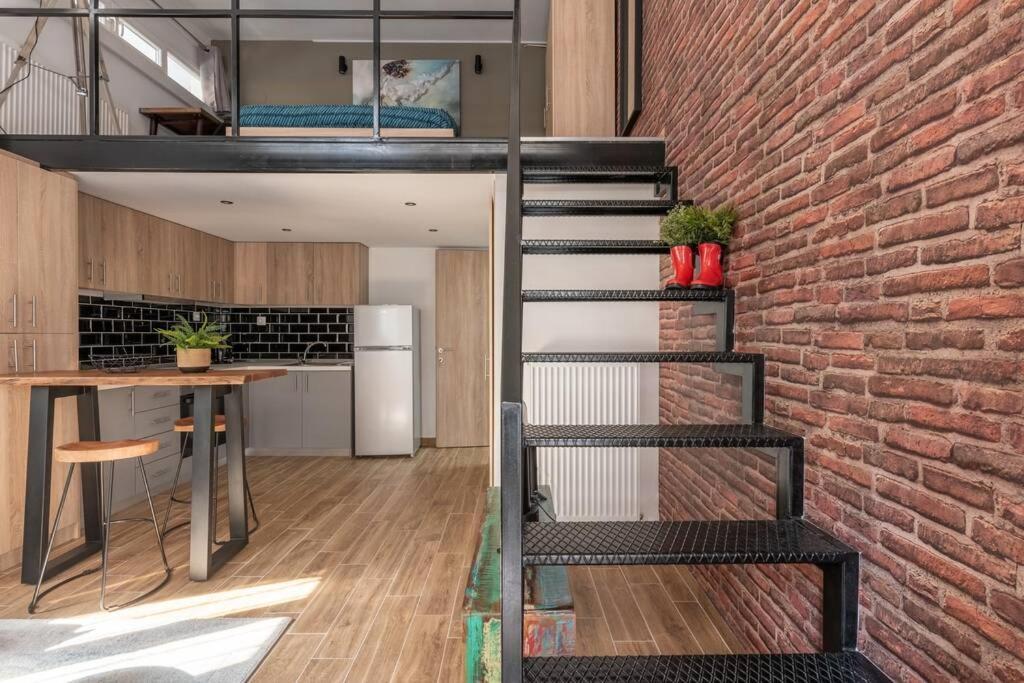 Industrial Loft Near Seaside W 200Mbps Apartment Солун Екстериор снимка