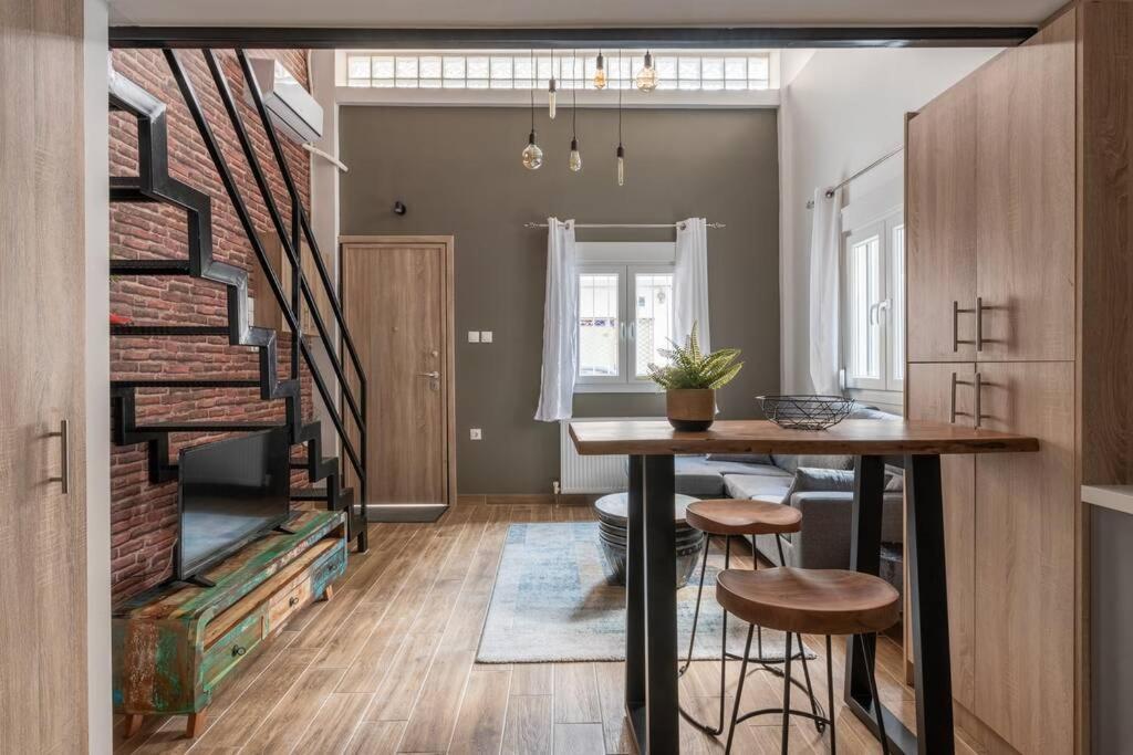 Industrial Loft Near Seaside W 200Mbps Apartment Солун Екстериор снимка