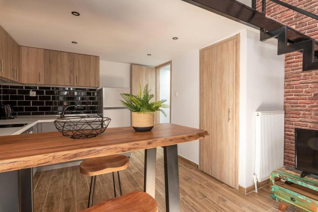 Industrial Loft Near Seaside W 200Mbps Apartment Солун Екстериор снимка