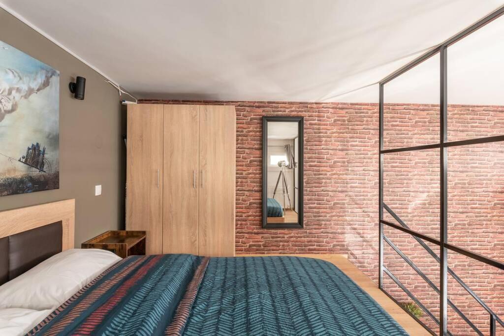Industrial Loft Near Seaside W 200Mbps Apartment Солун Екстериор снимка